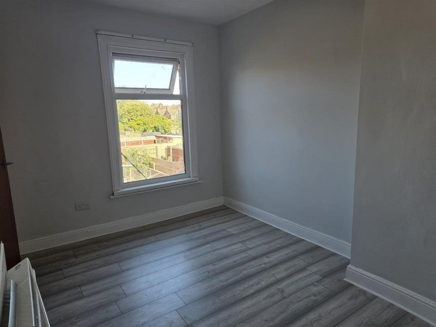 Flat Heneage Road in Grimsby