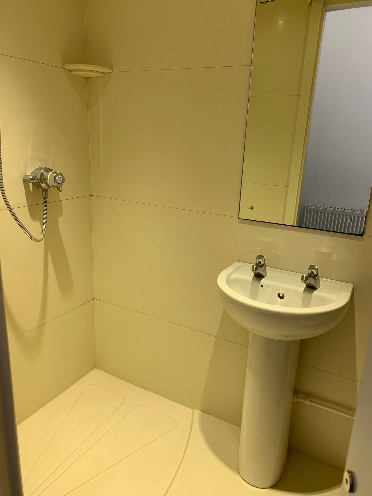 Room Warwick New Road in Royal Leamington Spa