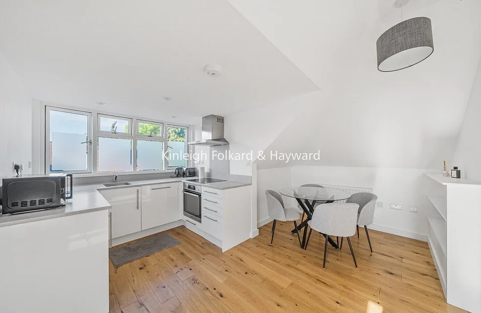 Flat Grand Drive in Greater London