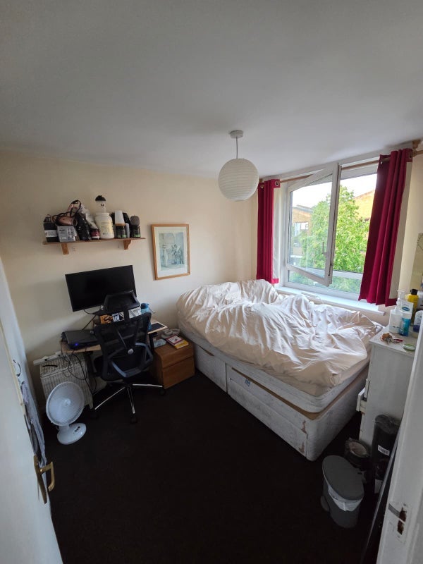 Room Maskell Road in Greater London