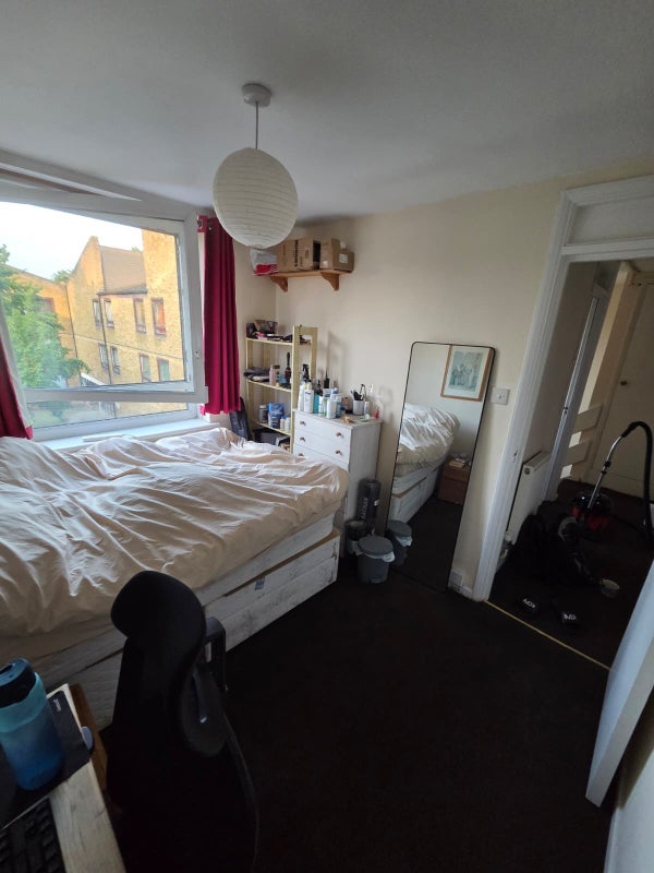 Room Maskell Road in Greater London
