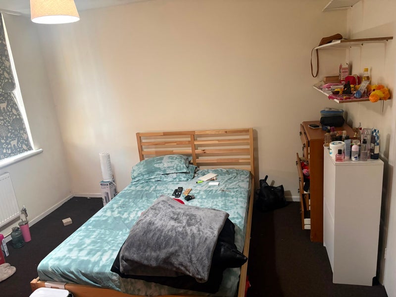 Room Maskell Road in Greater London
