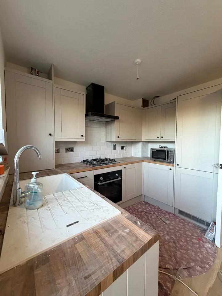 Flat Fenman Gardens in Greater London