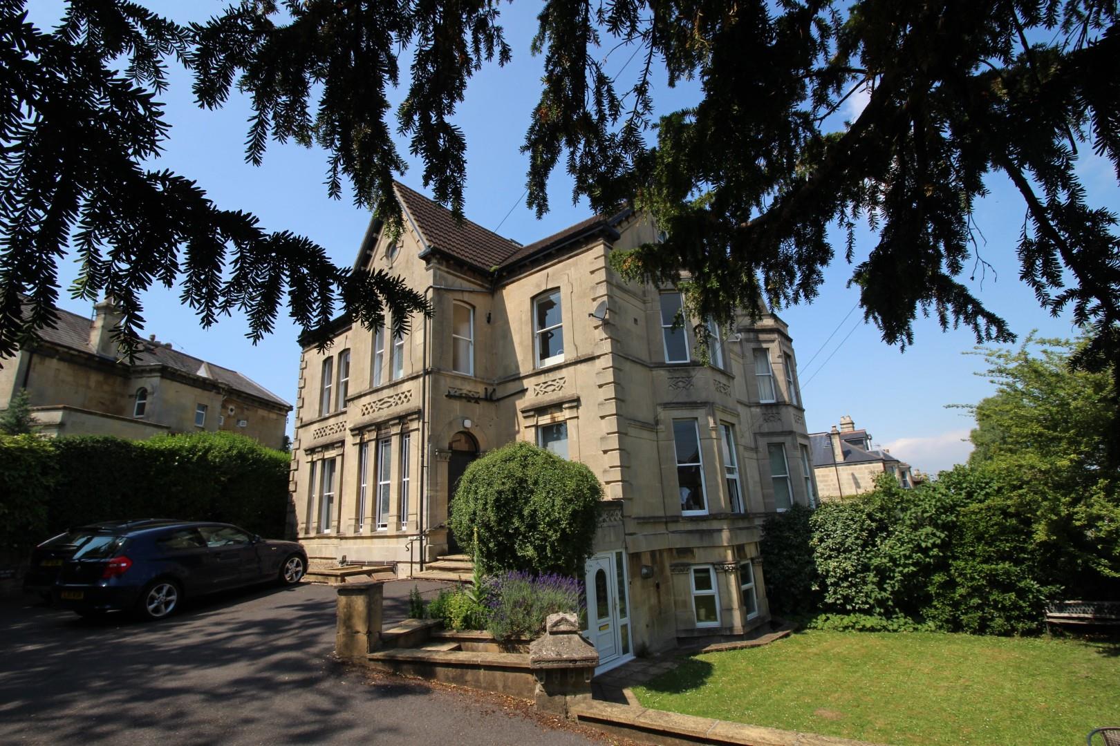 Flat Upper Oldfield Park in Bath