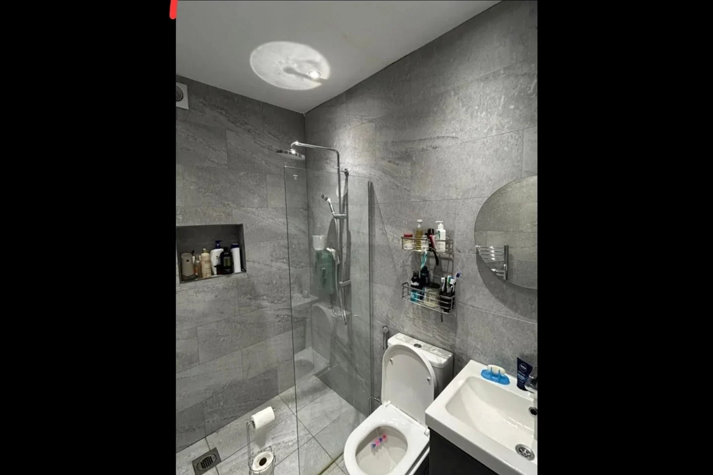 Room Esk Road in Greater London