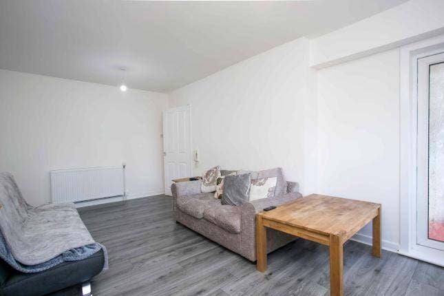 Flat Whitehill Street in Glasgow