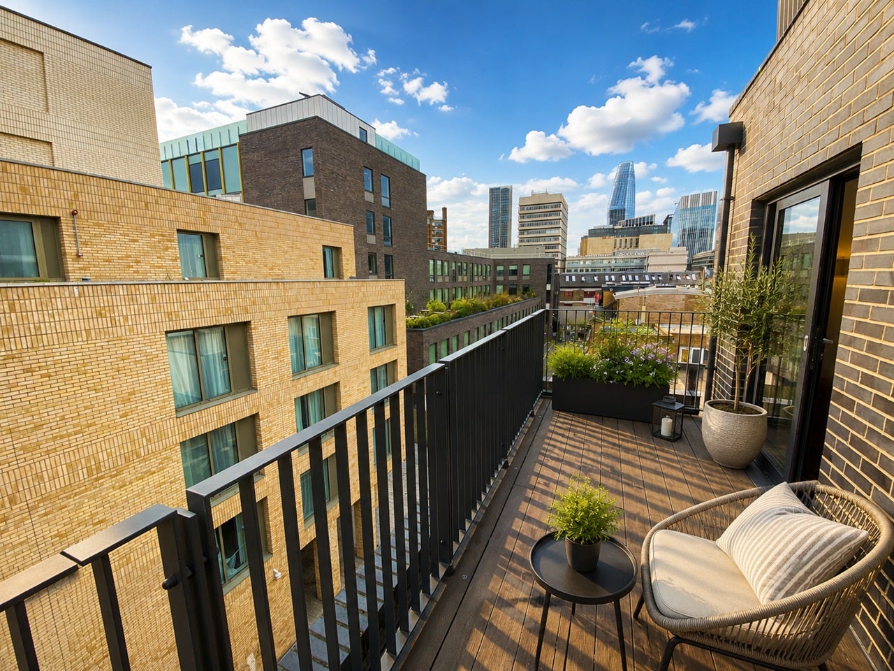 Flat Blackfriars Road in Greater London