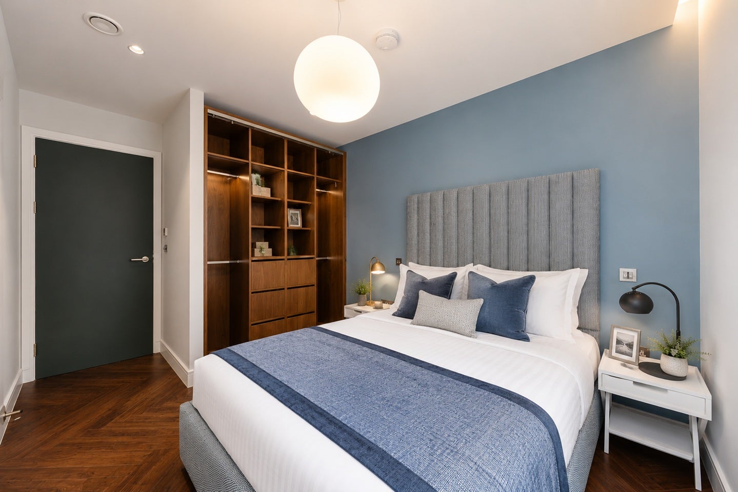Flat Blackfriars Road in Greater London