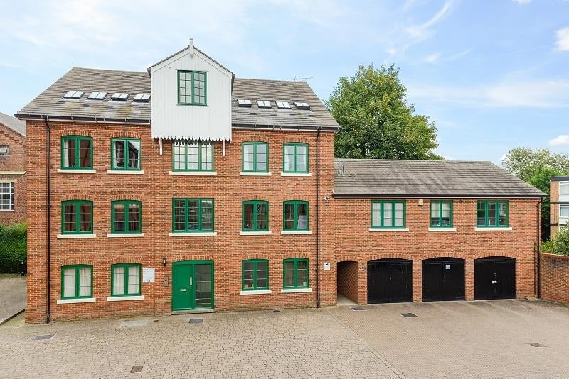 Flat Holters Mill in Canterbury