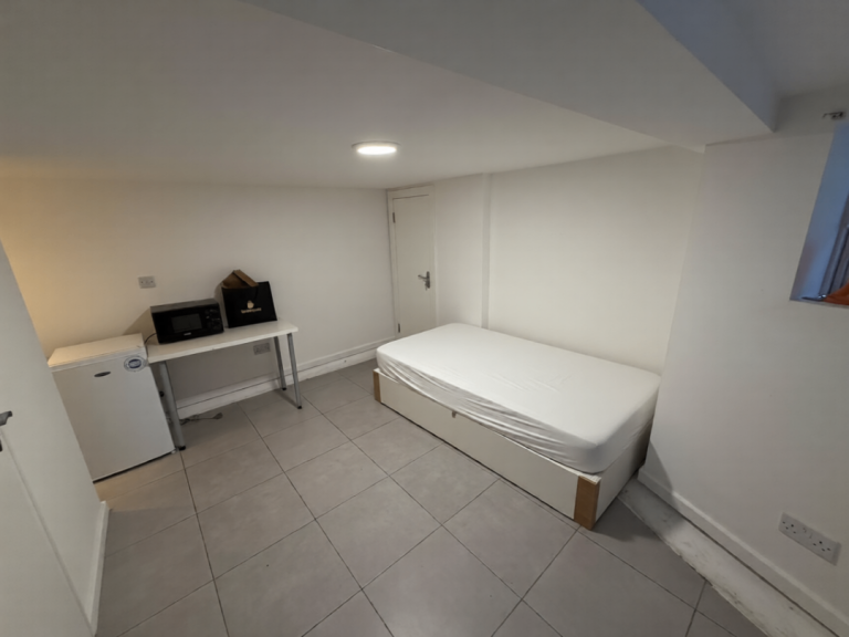Flat Spring Hill in Greater London