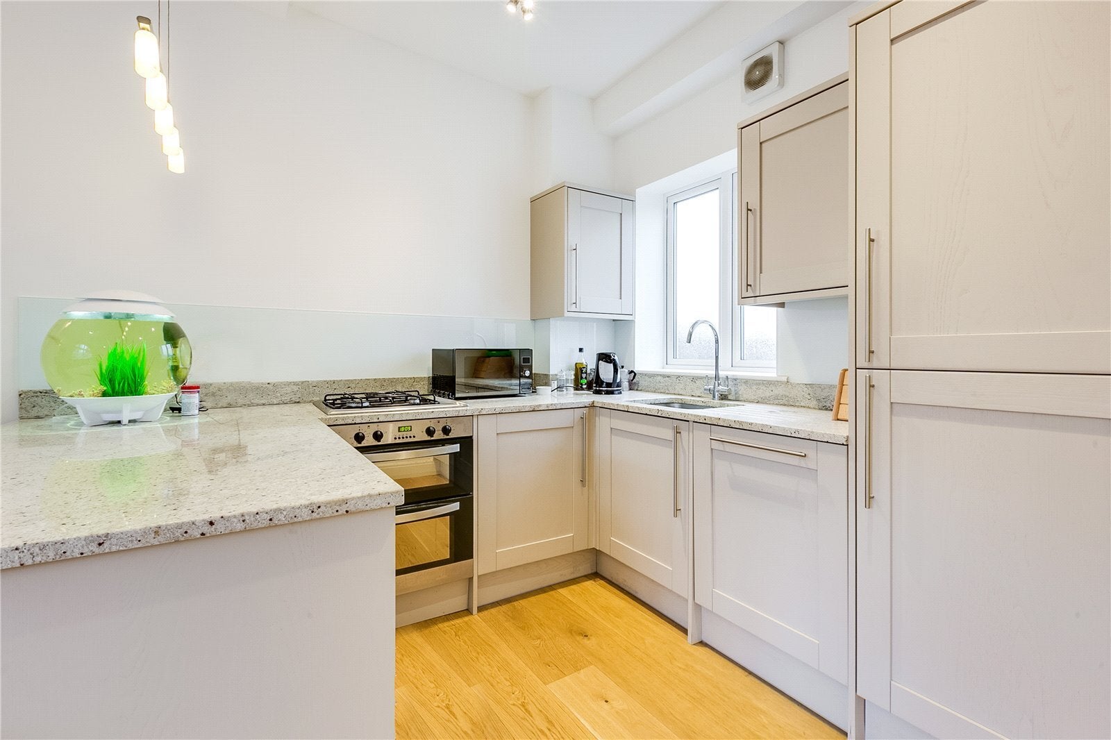Flat Upper Richmond Road West in Greater London