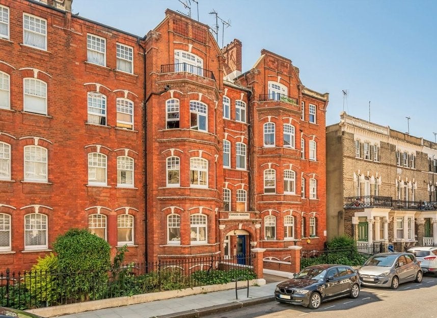 Flat Stanwick Road in Greater London