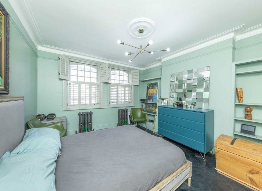 Flat Stanwick Road in Greater London
