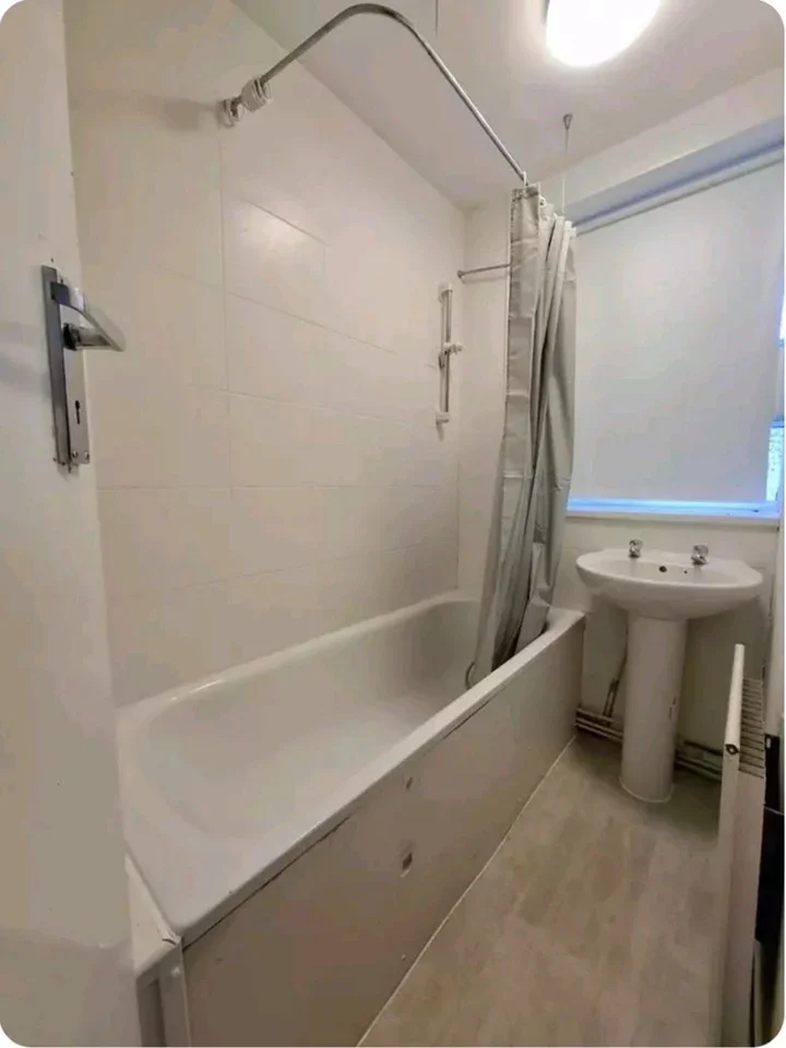Room Colney Hatch Lane in Greater London