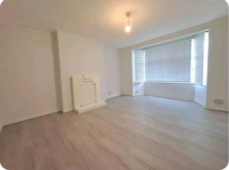 Room Colney Hatch Lane in Greater London