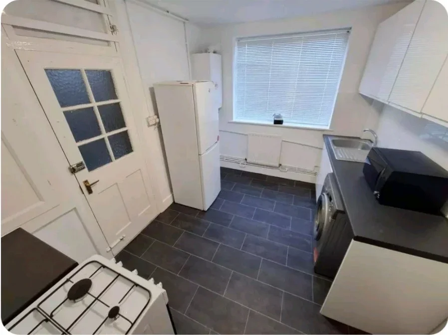 Room Colney Hatch Lane in Greater London