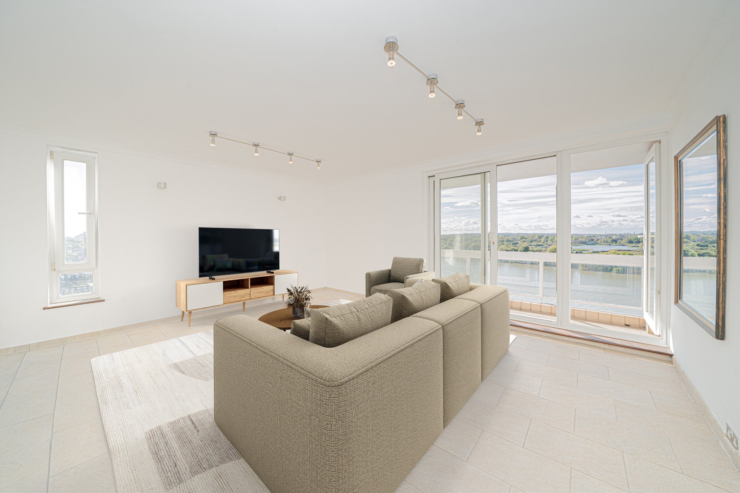 Flat Rosebank in Greater London
