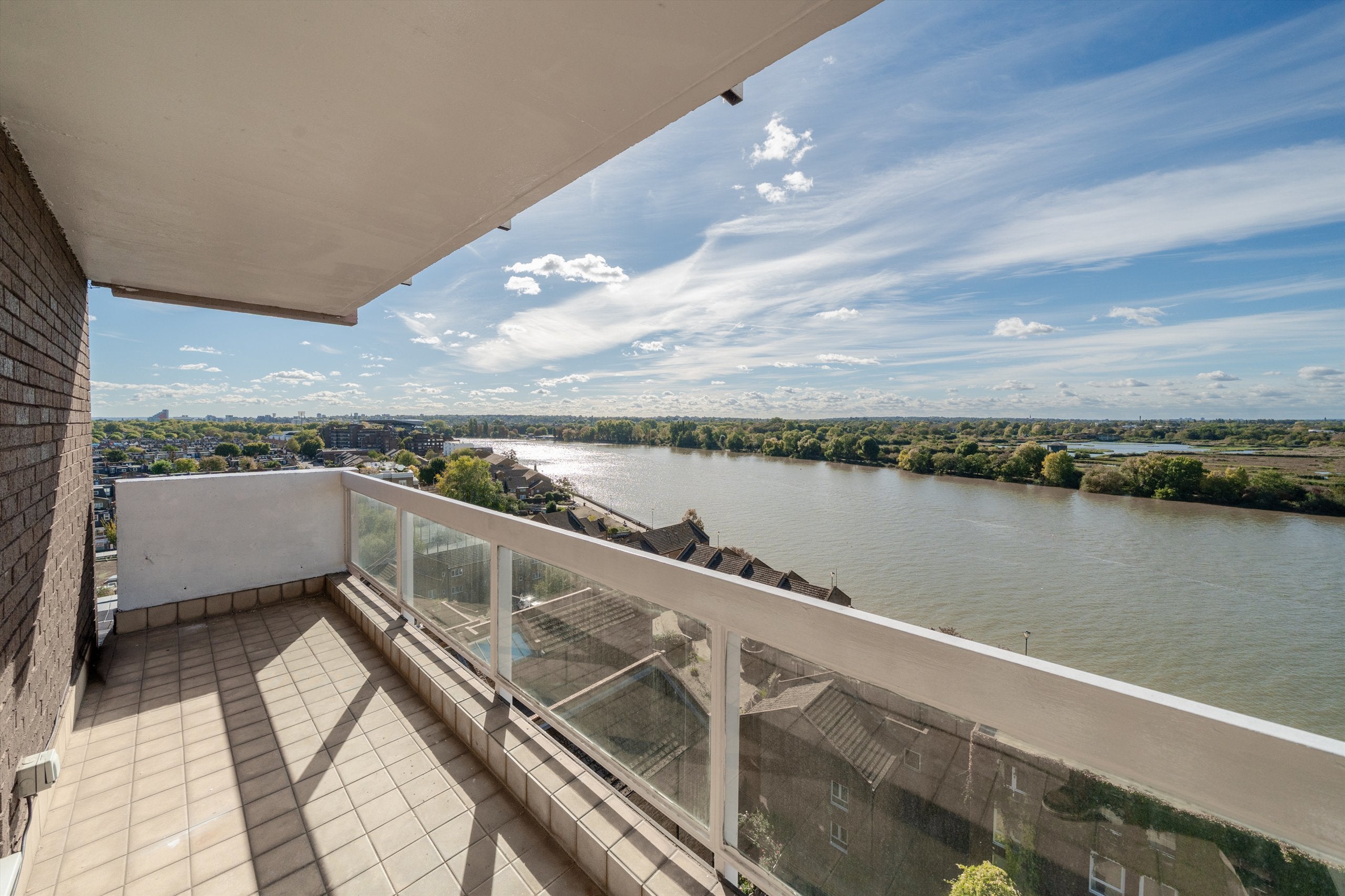 Flat Rosebank in Greater London
