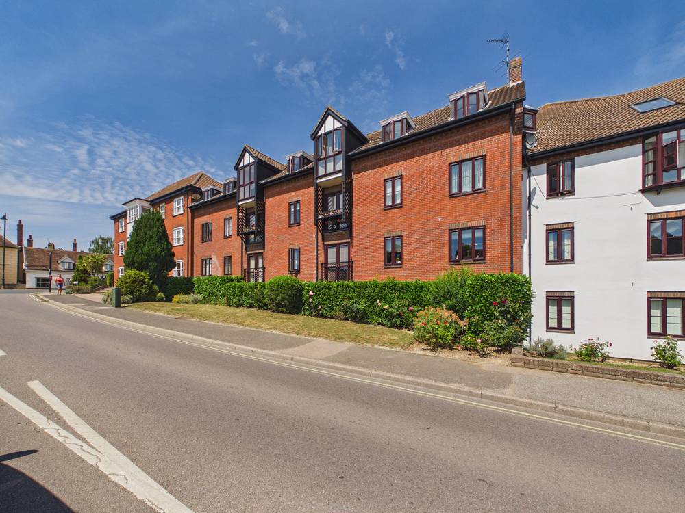 Flat Lime Kiln Quay Road in East Suffolk
