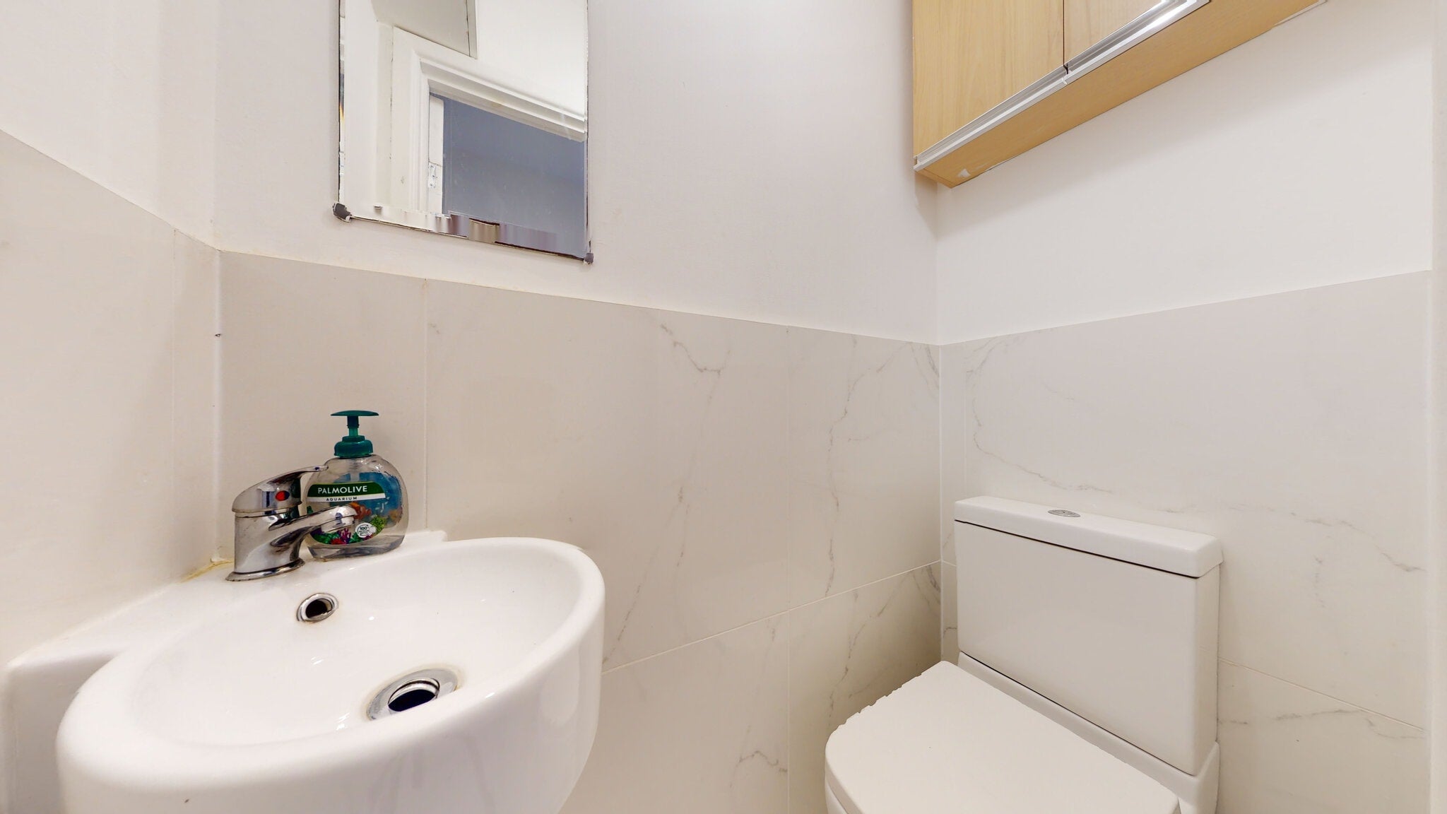 Flat Barnfield Place in Greater London