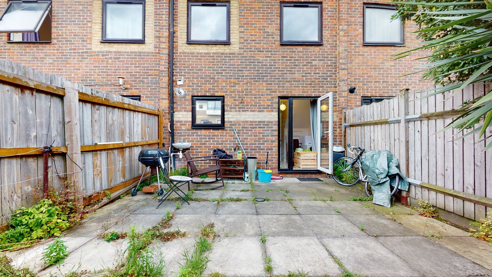 Flat Barnfield Place in Greater London