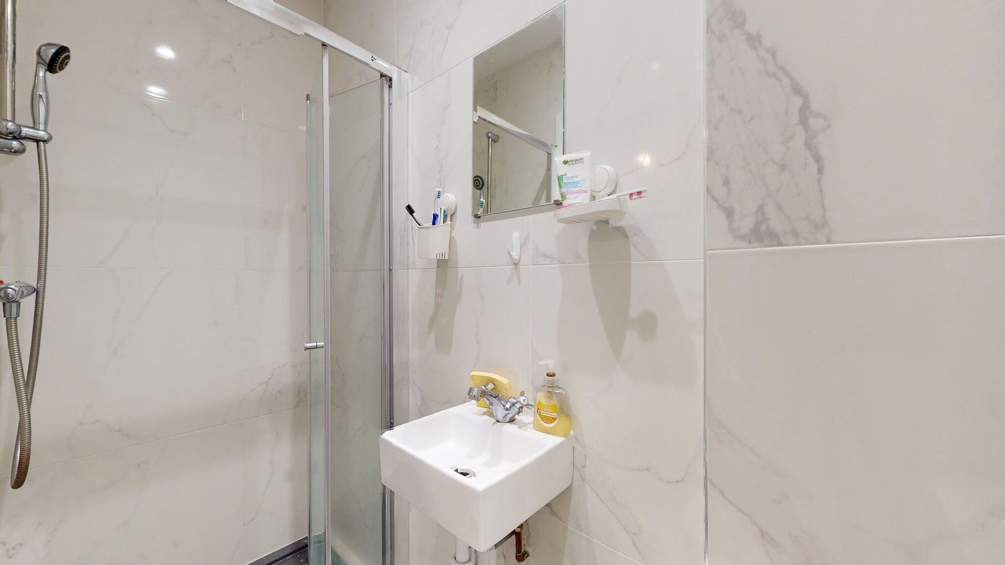 Flat Barnfield Place in Greater London