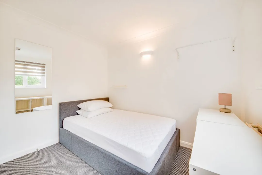 Room Regency Place in Canterbury