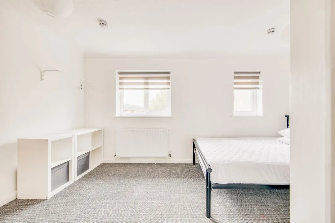 Room Regency Place in Canterbury