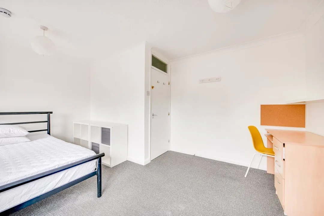 Room Regency Place in Canterbury