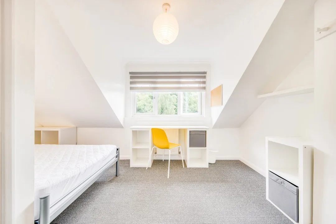 Room Regency Place in Canterbury