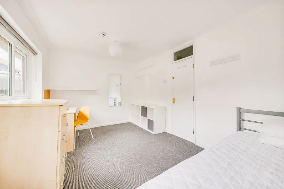 Room Regency Place in Canterbury