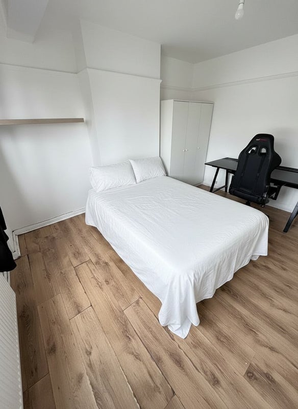 Room Brockenhurst Way in Greater London