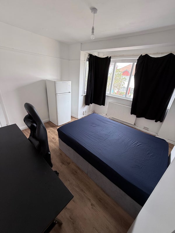 Room Brockenhurst Way in Greater London
