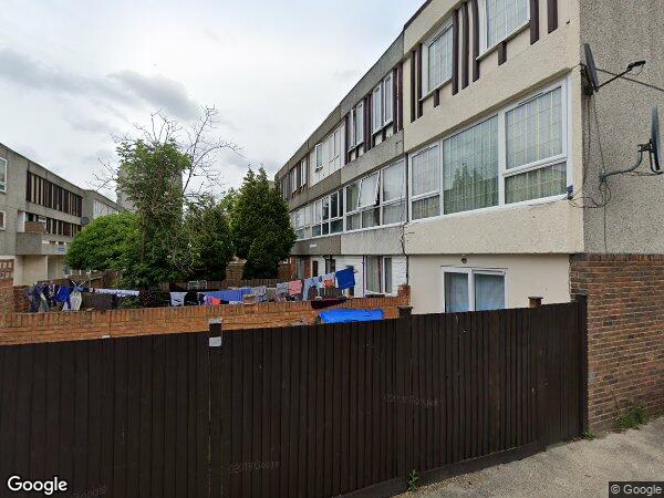 House Seacourt Road in Greater London