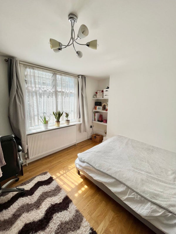 Room Ladbroke Crescent in Greater London