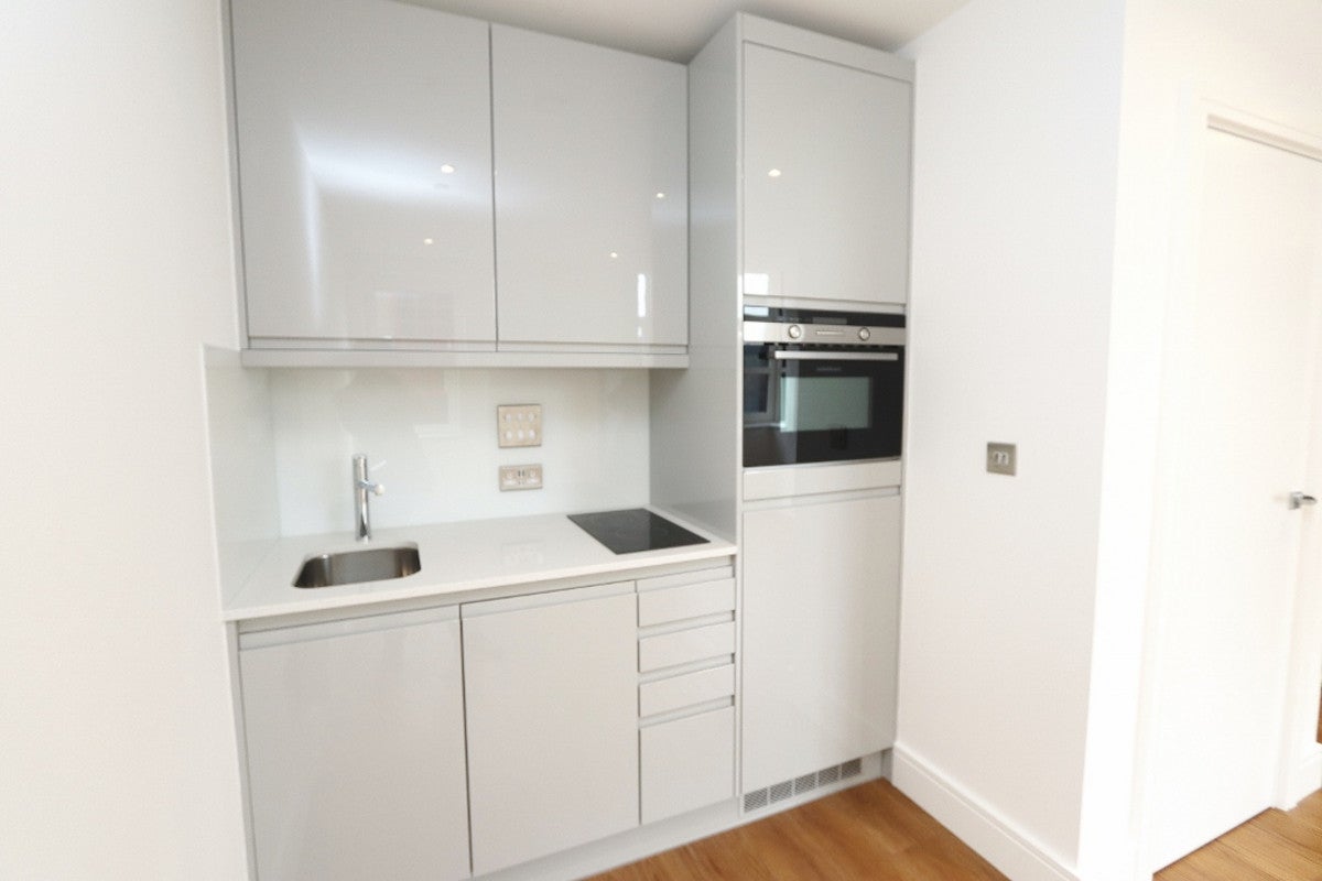 Flat London Road in Greater London