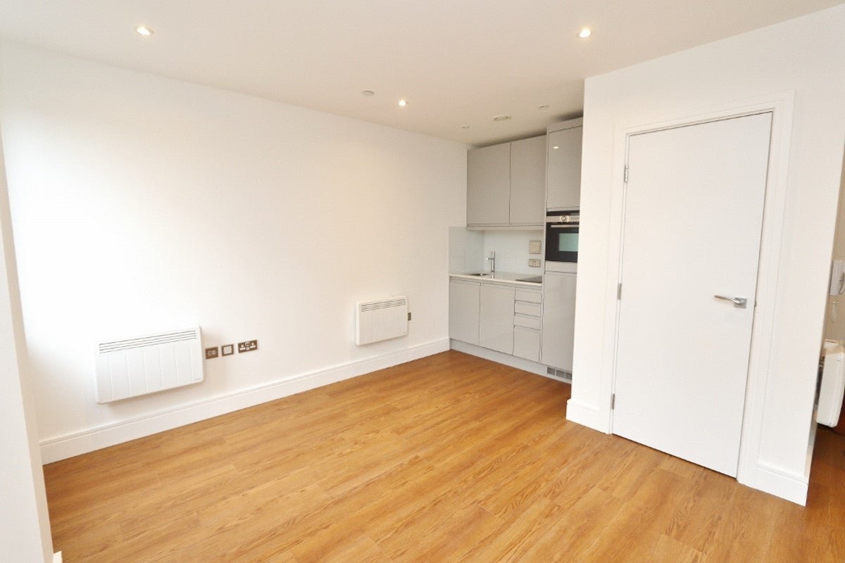 Flat London Road in Greater London