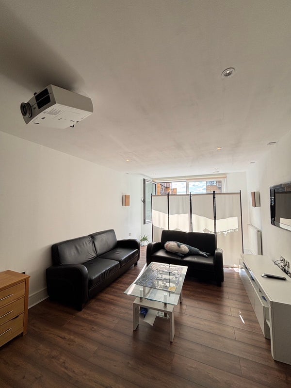 Room Cassilis Road in Greater London