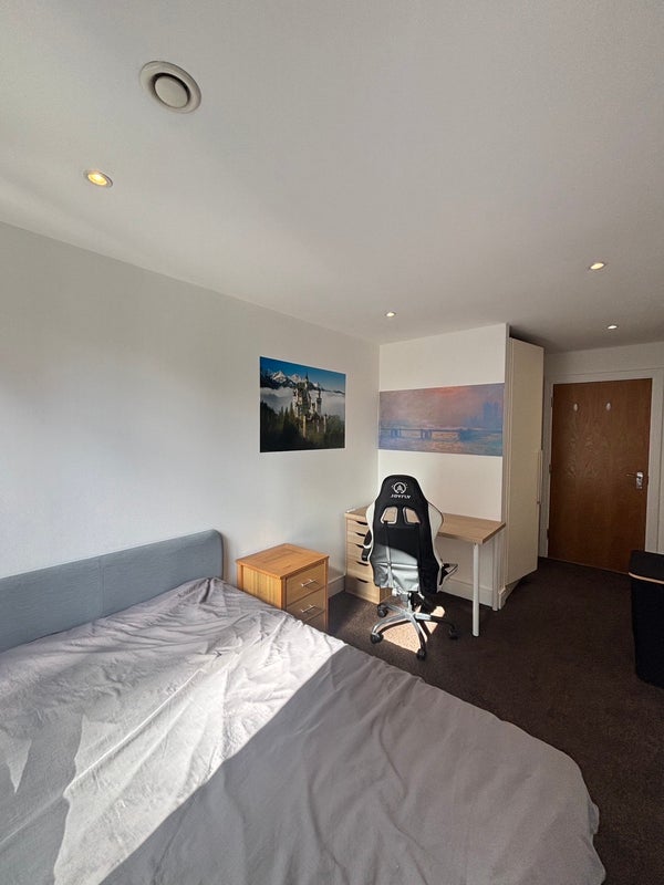 Room Cassilis Road in Greater London