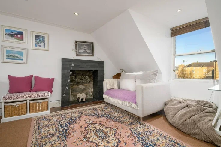 Flat Quarry Close in City of Edinburgh
