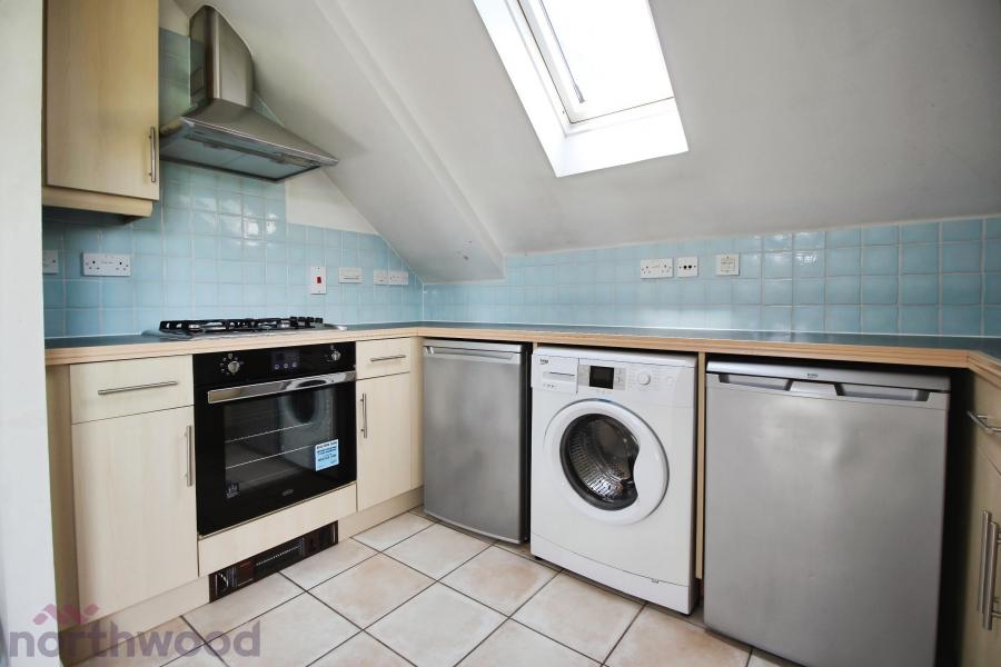 Flat Kingsmead Road in Flackwell Heath