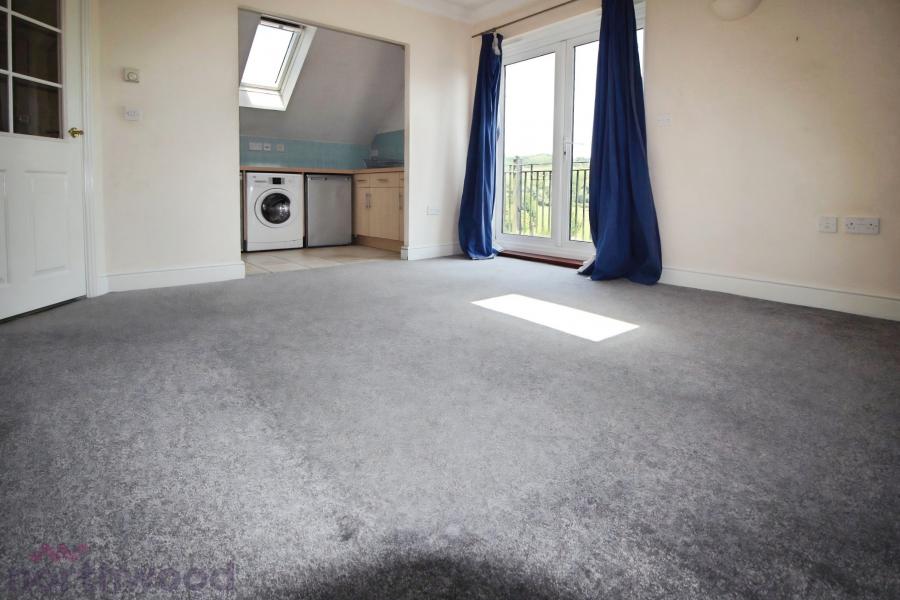 Flat Kingsmead Road in Flackwell Heath