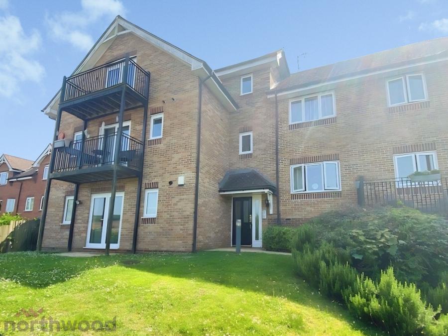 Flat Kingsmead Road in Flackwell Heath