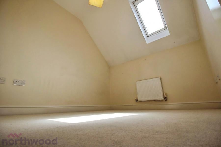 Flat Kingsmead Road in Flackwell Heath