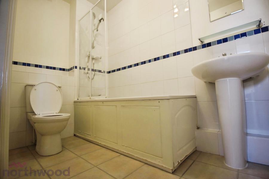 Flat Kingsmead Road in Flackwell Heath