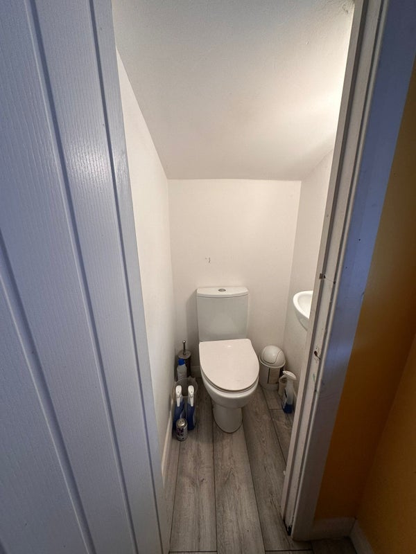 Room Hudson Road in Crawley