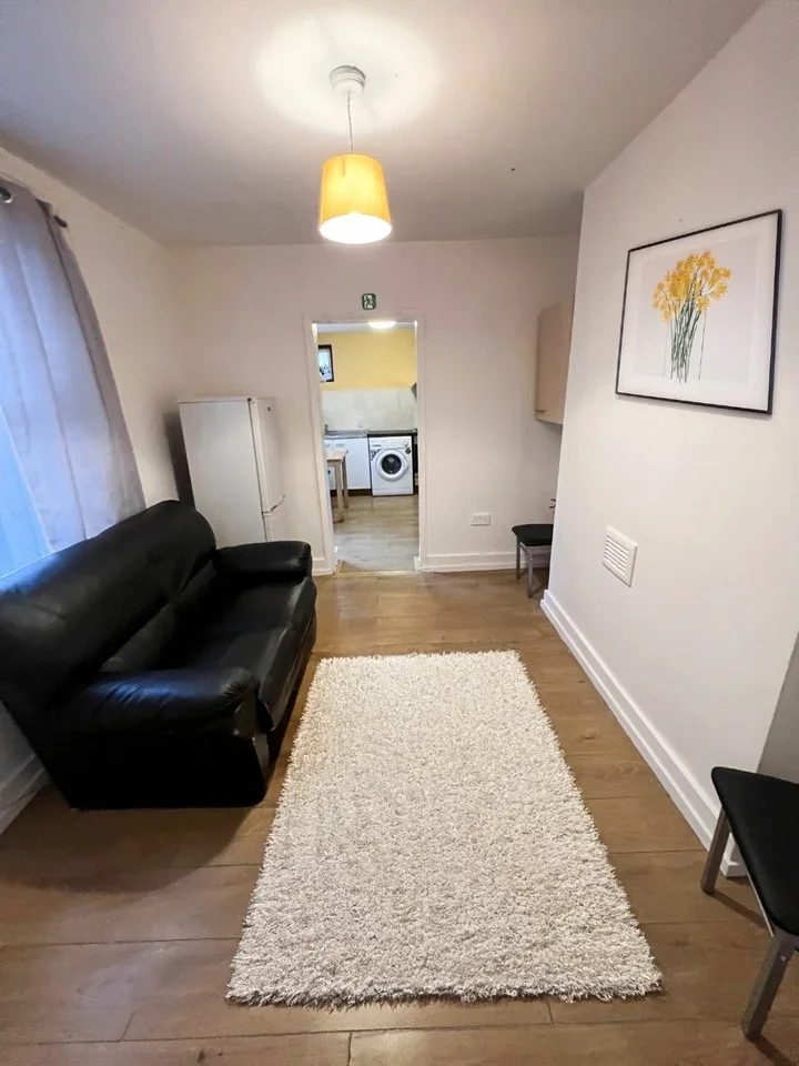 Room Claremont Road in Greater London