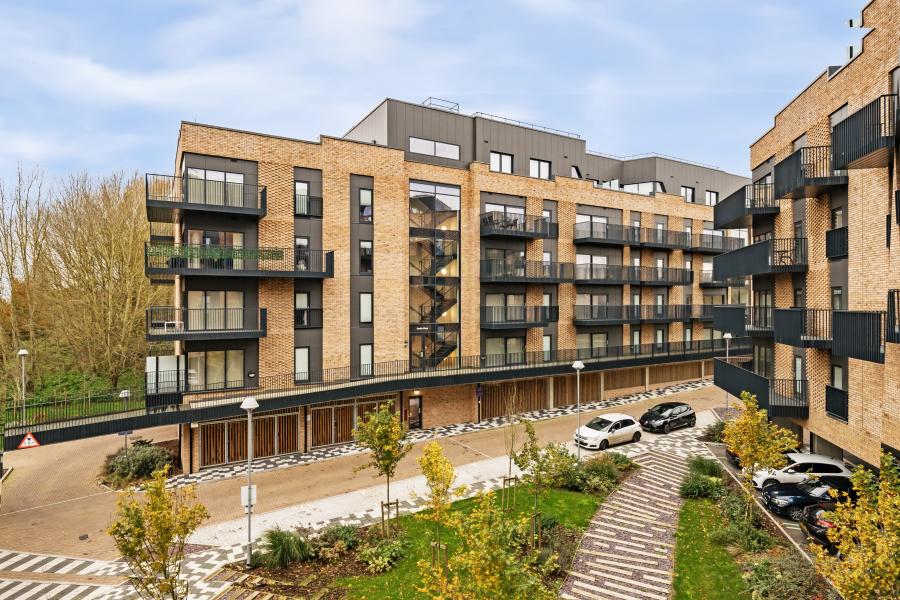 Flat Leacon Road in Ashford