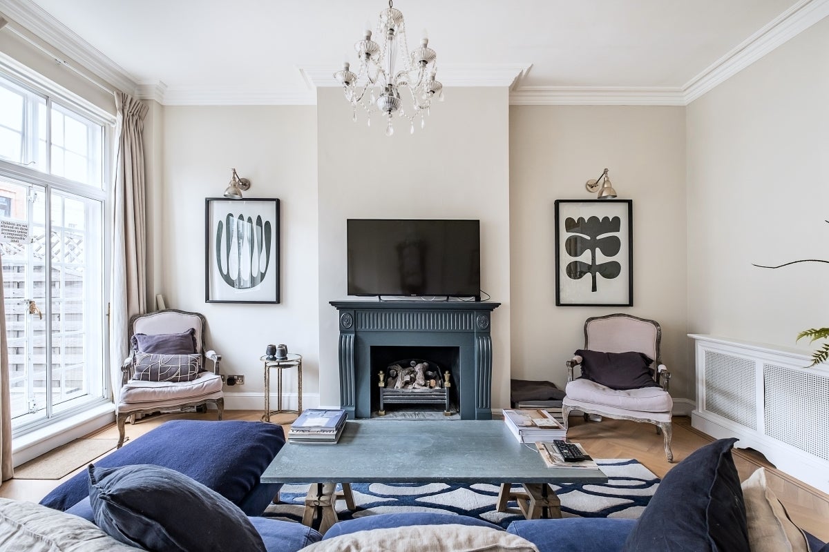 Flat Kensington High Street in Greater London