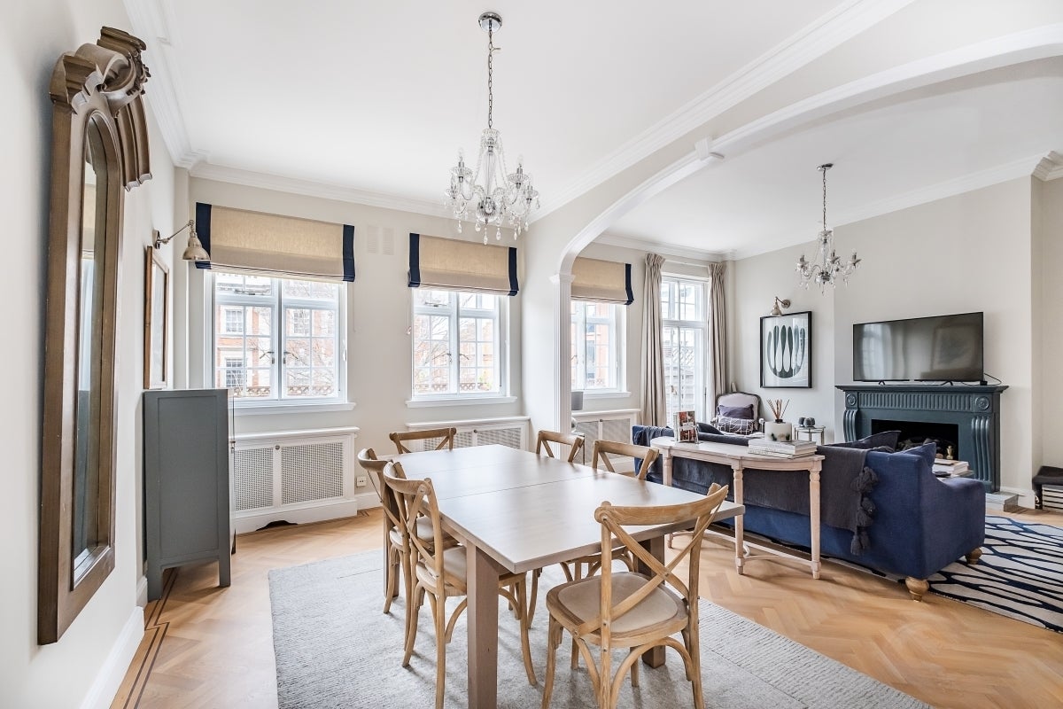 Flat Kensington High Street in Greater London